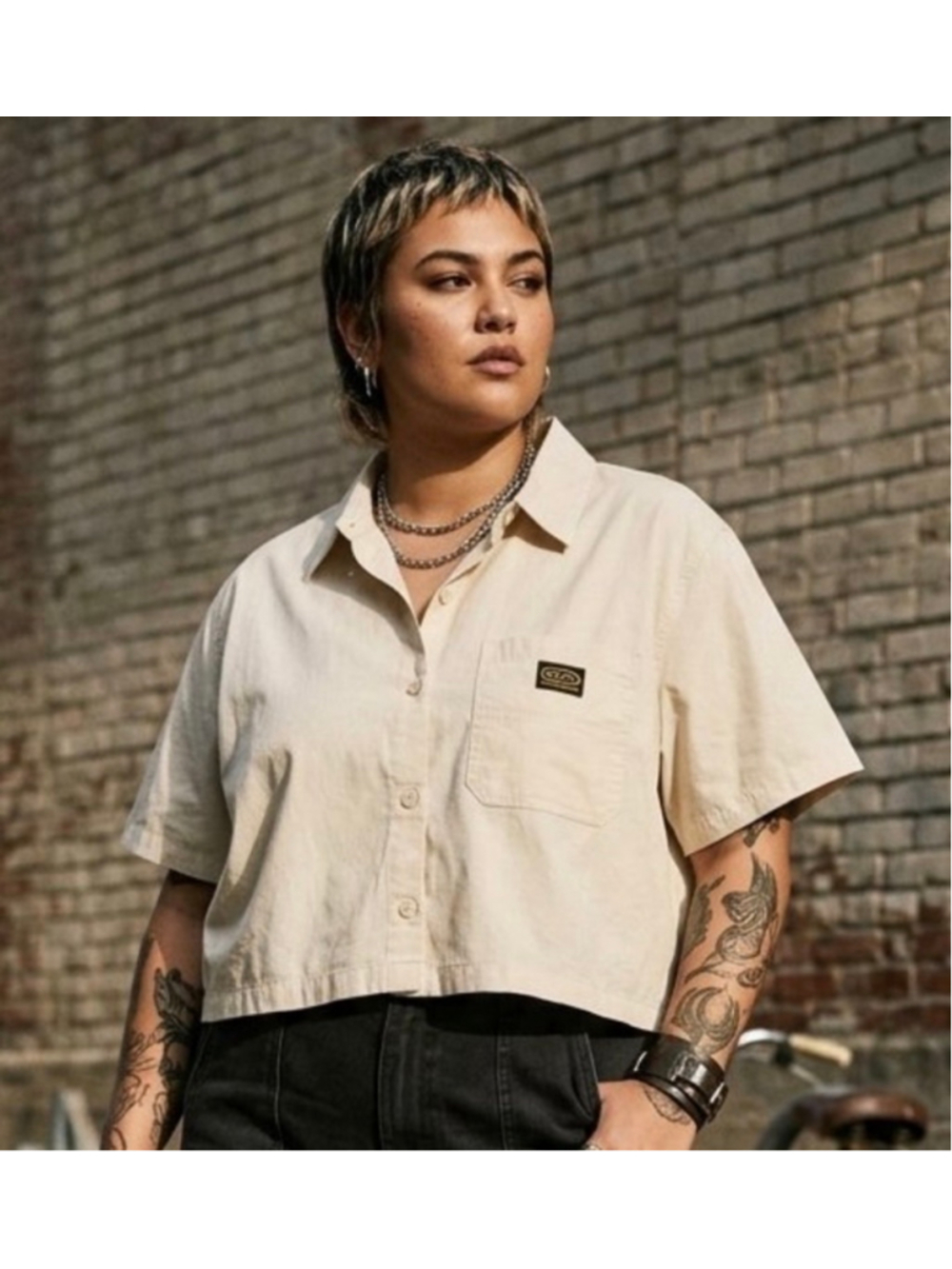 Women’s RVCA Cropped Button Up Shirt Recession 2 Boxy Shirt Tan size Large NWT